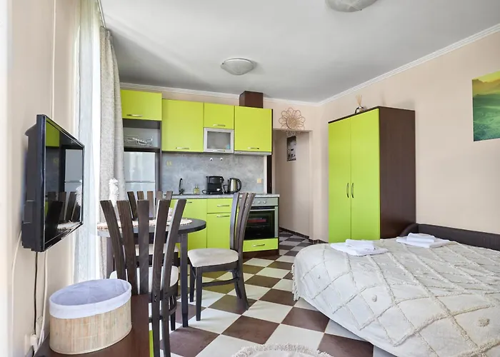 Hacienda With Pool By Flat Mаnаger סוזופול